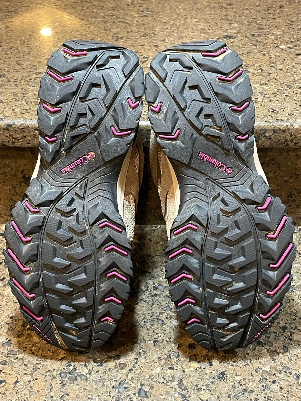 Columbia Omni Tech Redmond III Waterproof Hiking Shoe Womens Sz 7 Taupe Fuschia